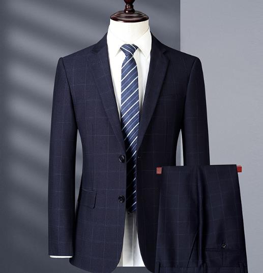 Classic and Sophisticated Plaid Men&#39;s Suit - 2 Pieces